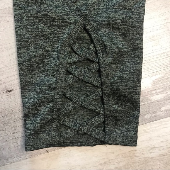 Torrid Sz 1 Dark Green Cropped Leggings with cross cross back calf accents - Picture 4 of 8